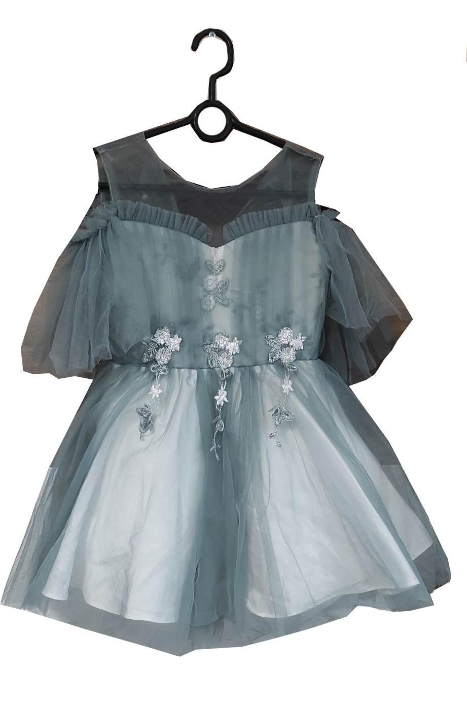 Tiulowa sukienka dziewczęca z bufiastymi rękawami