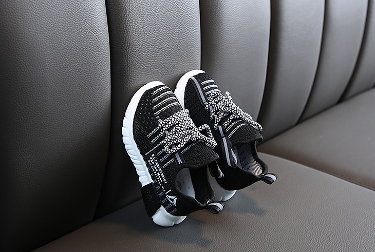 Dziecięce lekkie oddychające adidasy - obrazek 2