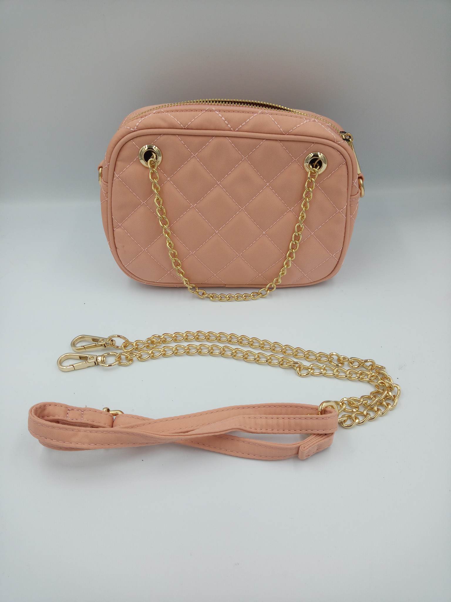 Pikowana damska torebka crossbody w kolorze różowym - obrazek 2