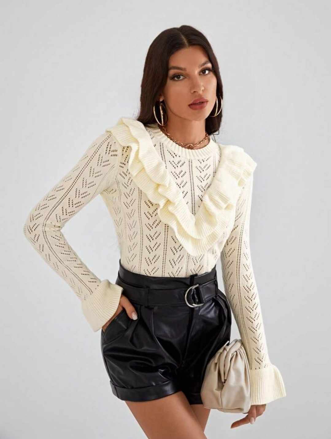 Damski sweter z falbankami biały - obrazek 3