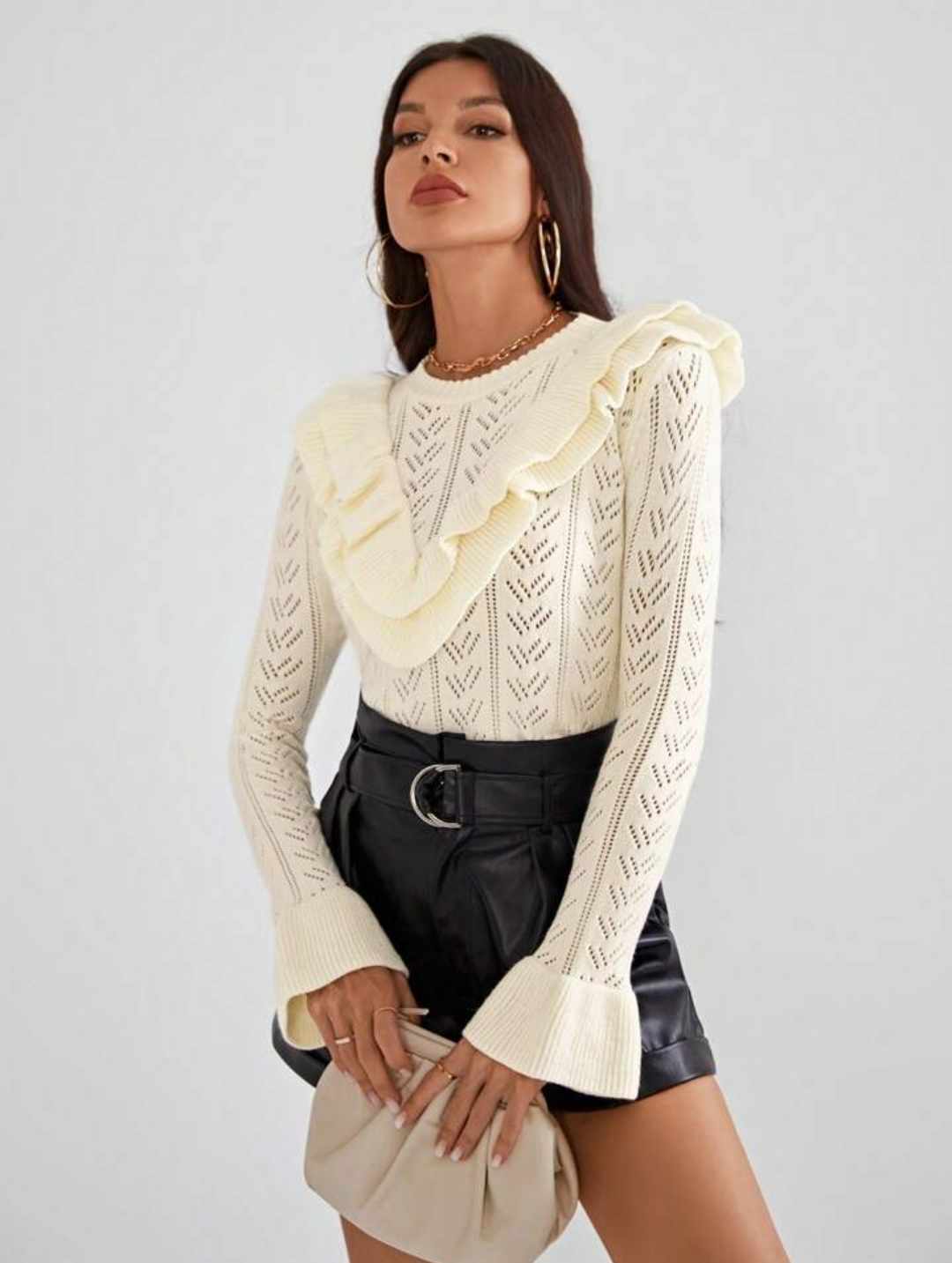 Damski sweter z falbankami biały - obrazek 5