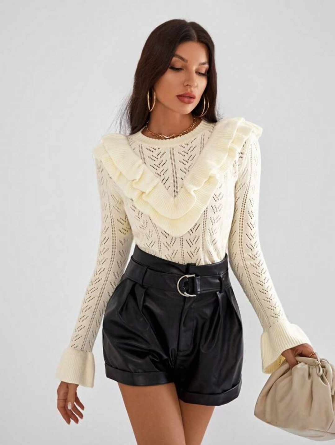 Damski sweter z falbankami biały - obrazek 6