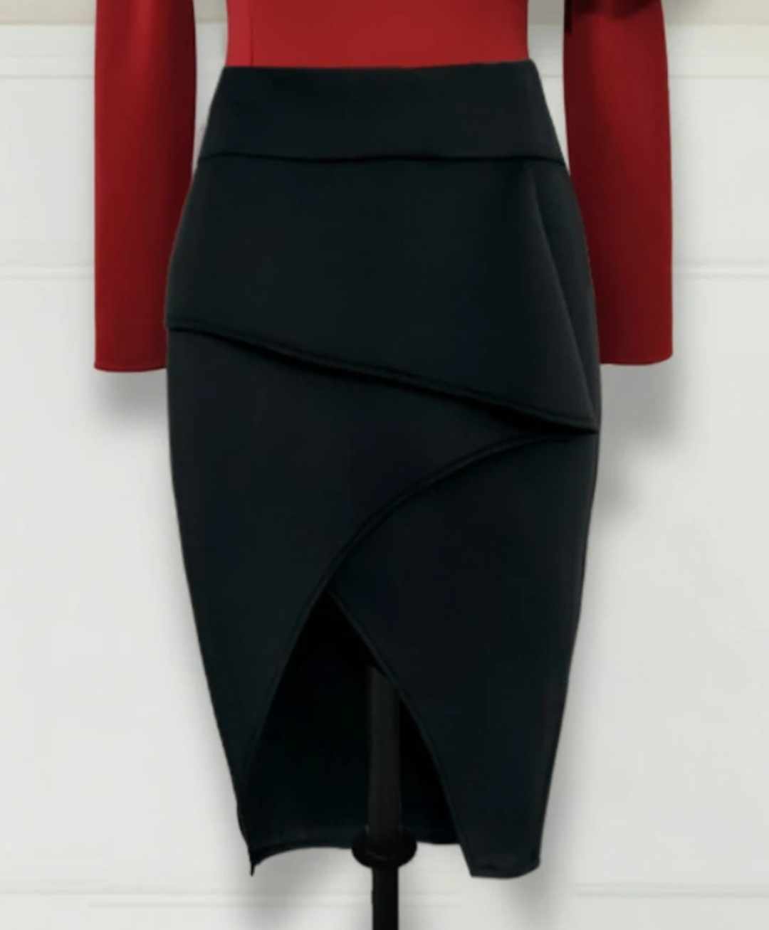 Ołówkowa spódnica czarna z falbaną rozmiar 2XL - obrazek 3