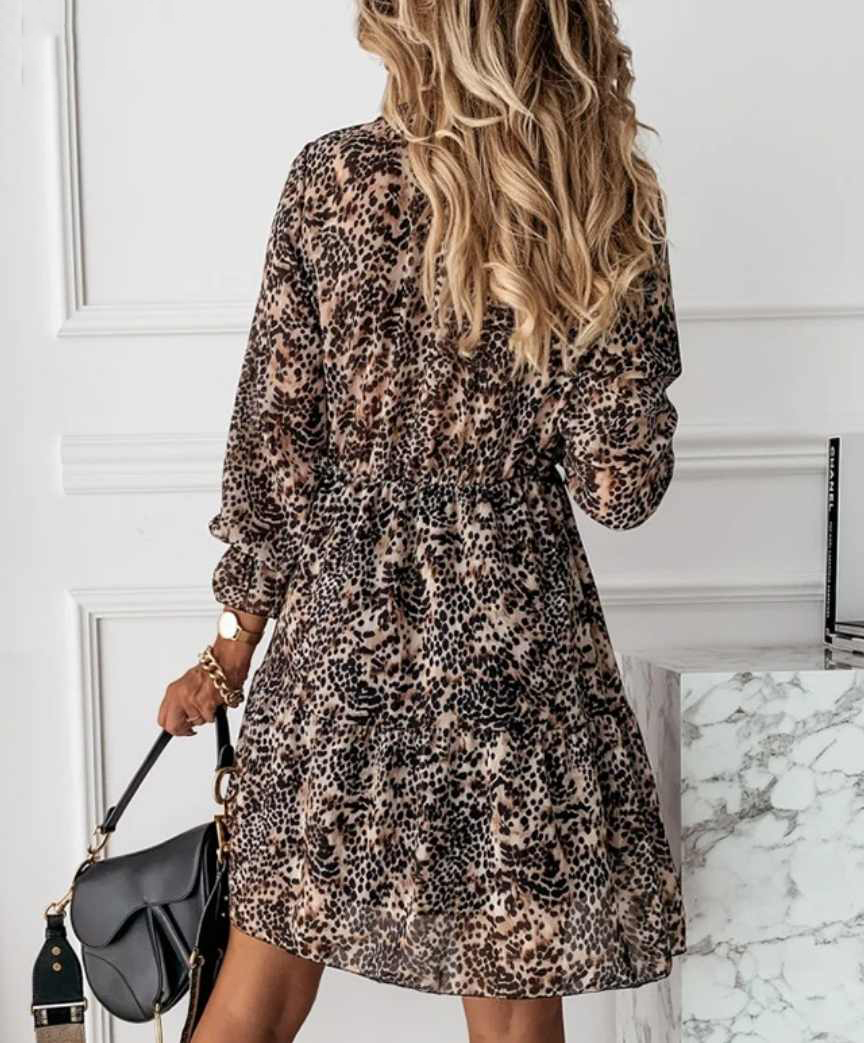 Damska sukienka mini w panterkę z długim rękawem - obrazek 3