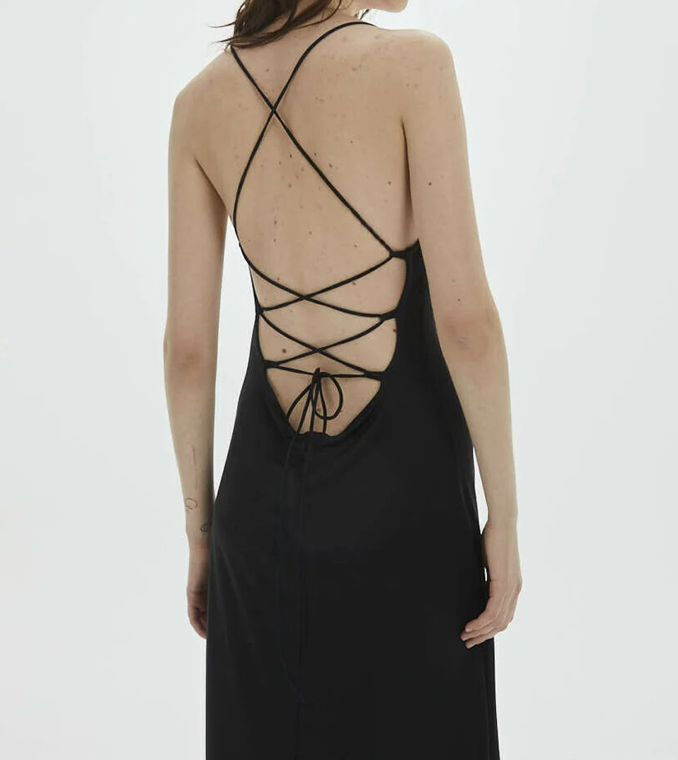 Satynowa czarna sukienka midi rozmiar M - obrazek 2