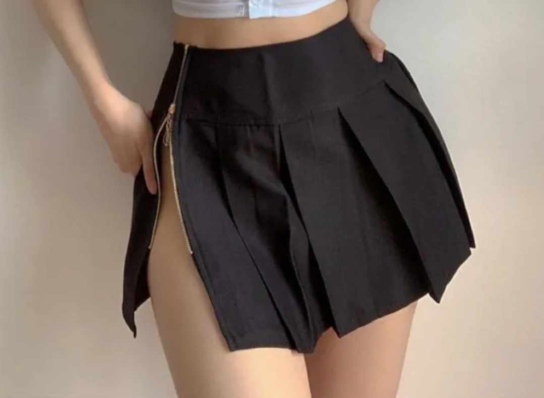 Plisowana czarna spódnica mini rozmiar XS - obrazek 2