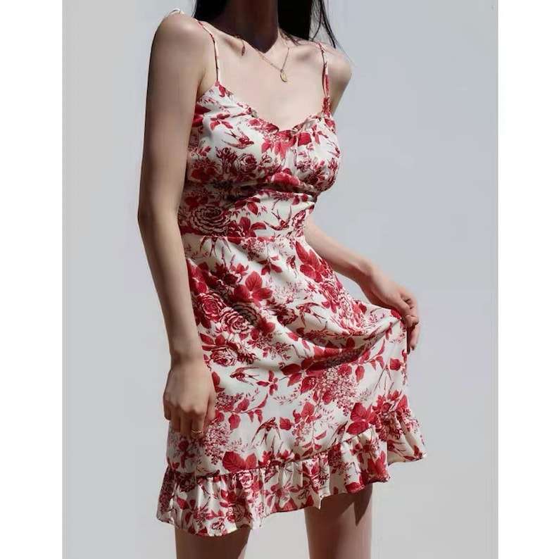 Sukienka letnia mini w kwiaty z falbanką - obrazek 2