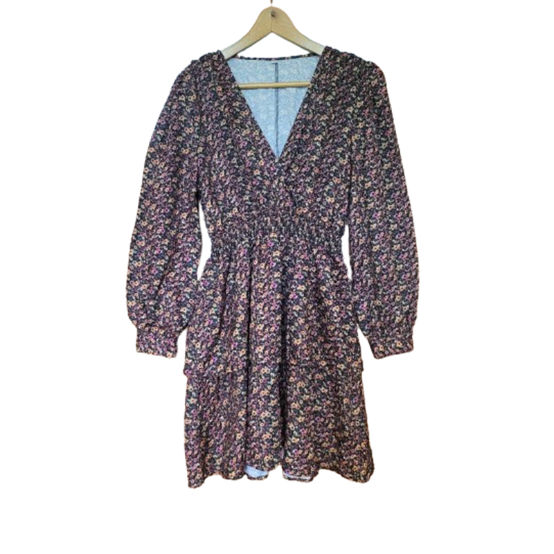 Damska sukienka mini w kwiaty z długim rękawem