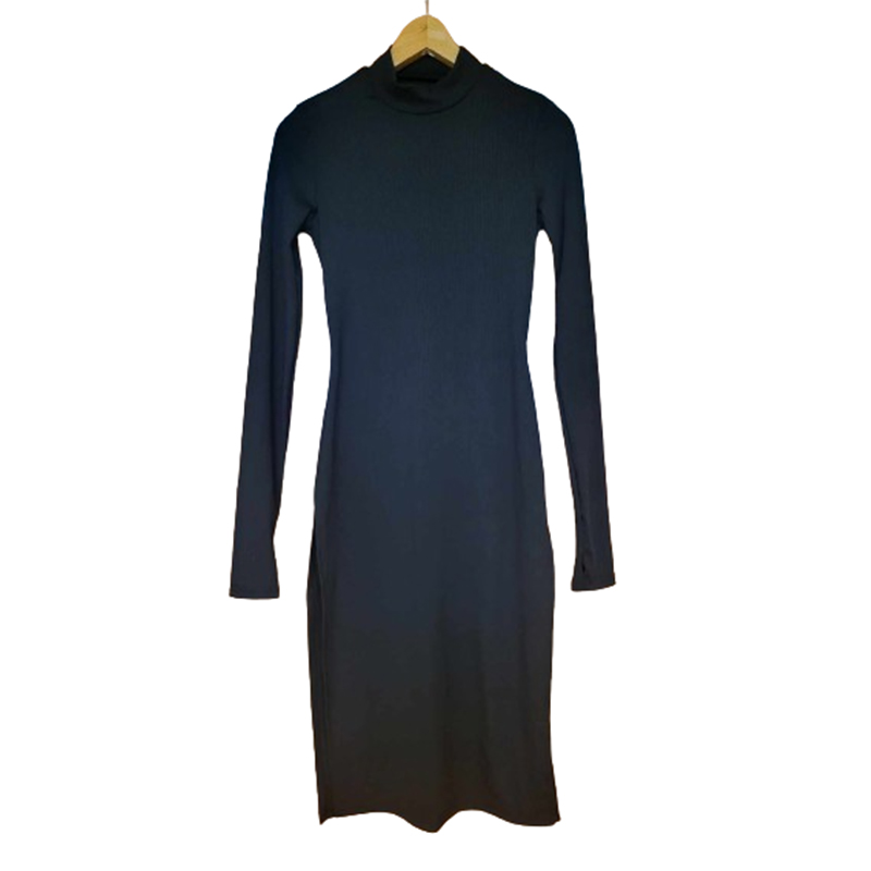 Damska sukienka prążkowana z wycięciem po bokach