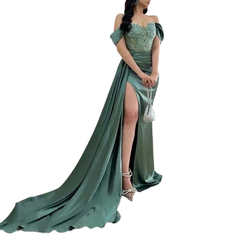 Elegancka satynowa sukienka maxi z trenem z boku