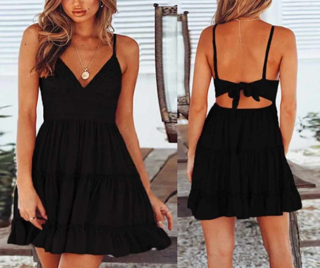 Sukienka rozkloszowana czarna na ramiączkach rozmiar M/L - obrazek 4