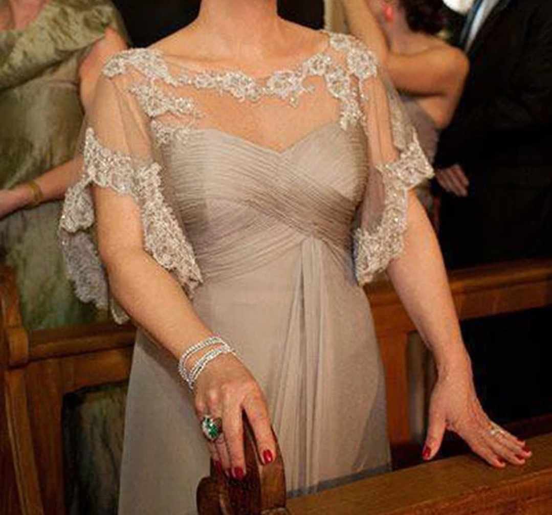 Elegancka satynowa sukienka maxi z koronką - obrazek 3