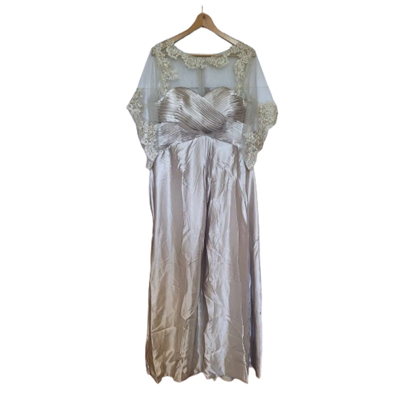 Elegancka satynowa sukienka maxi z koronką