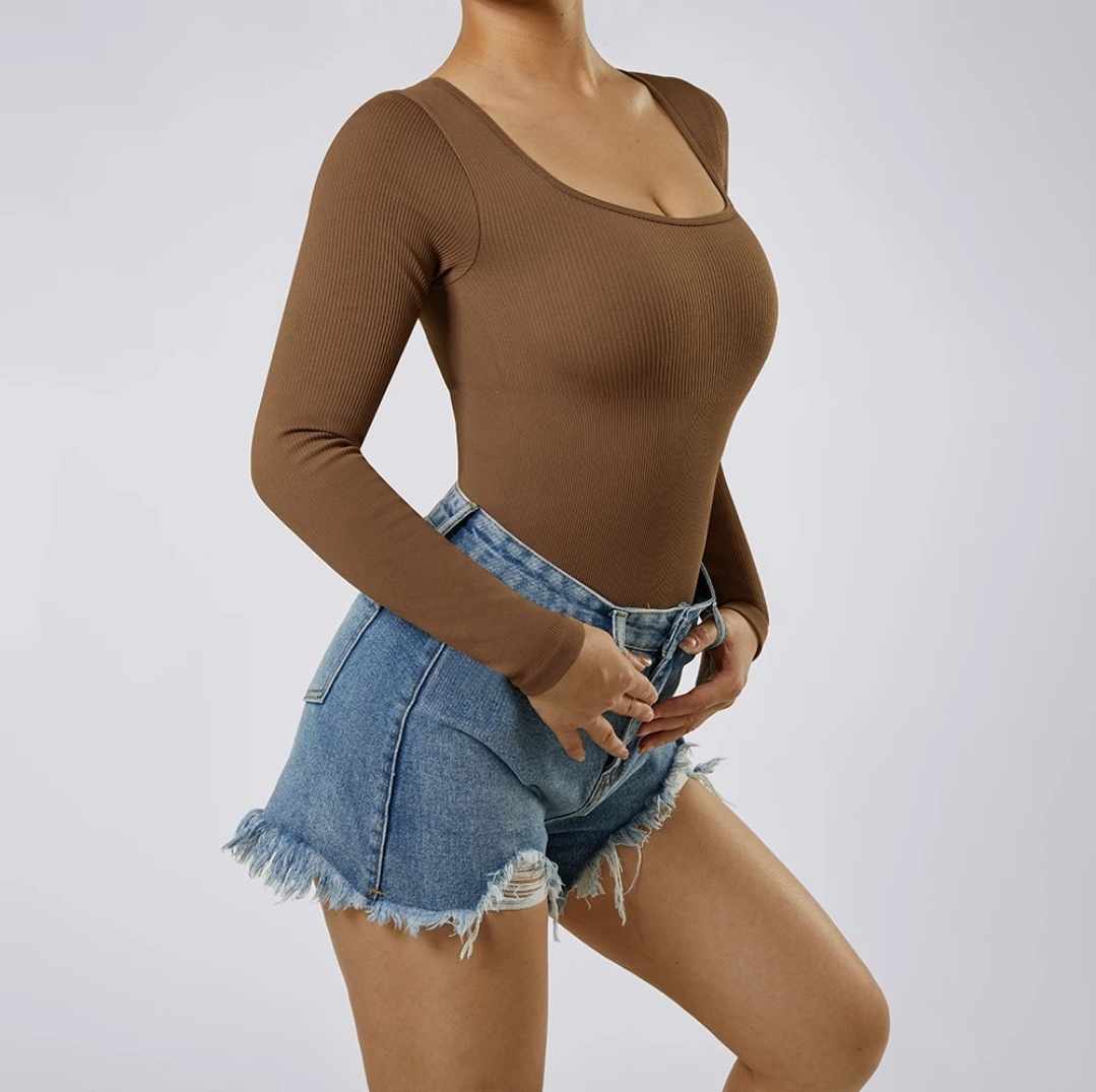 Prążkowane body brązowe z długim rękawem - obrazek 3