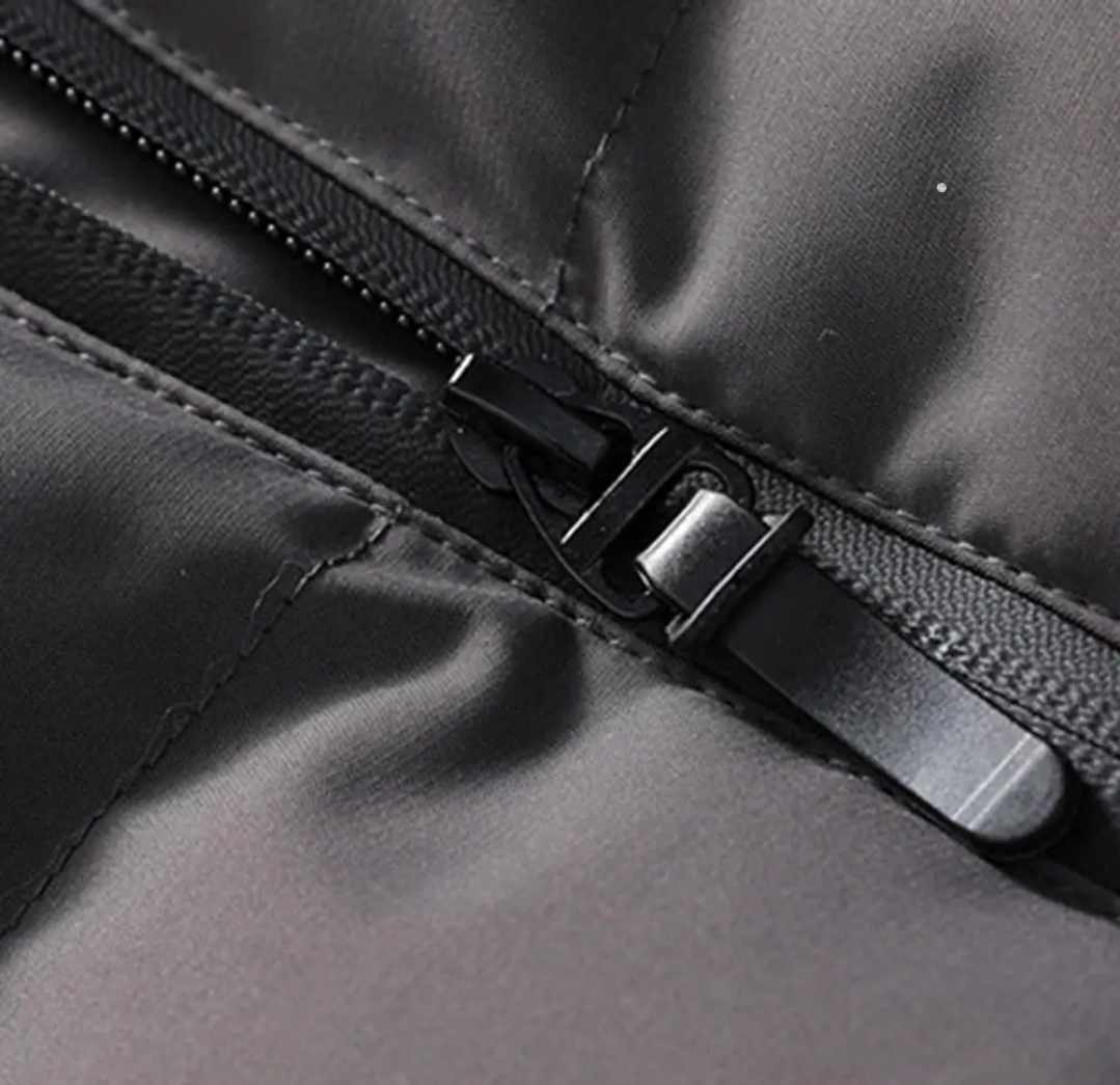 Czarna puchowa kurtka z kapturem - obrazek 6