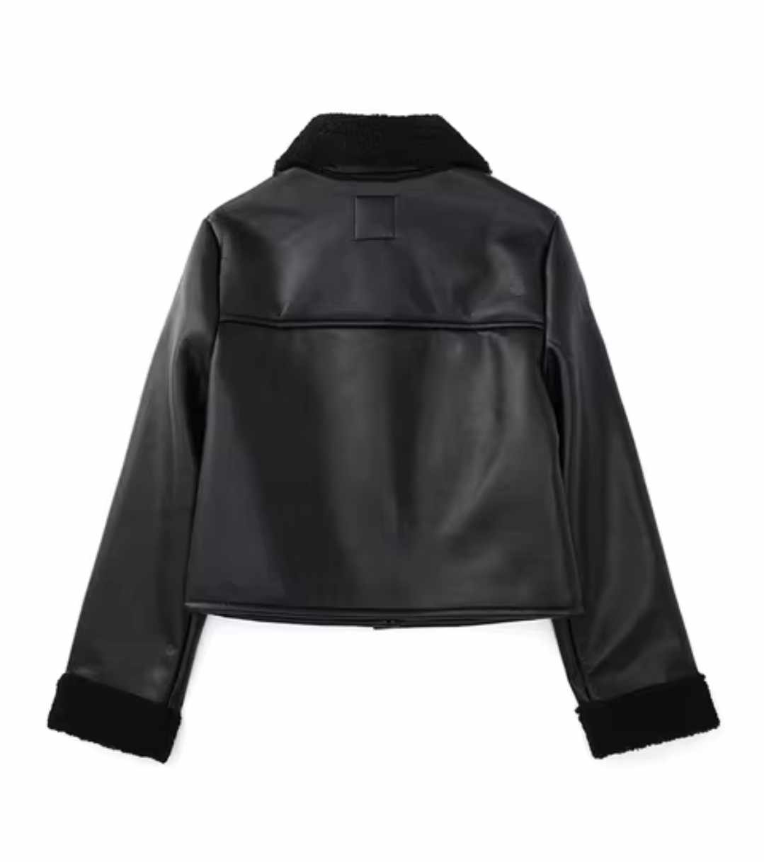 Damska krótka czarna kurtka ocieplana kożuszkiem - obrazek 2