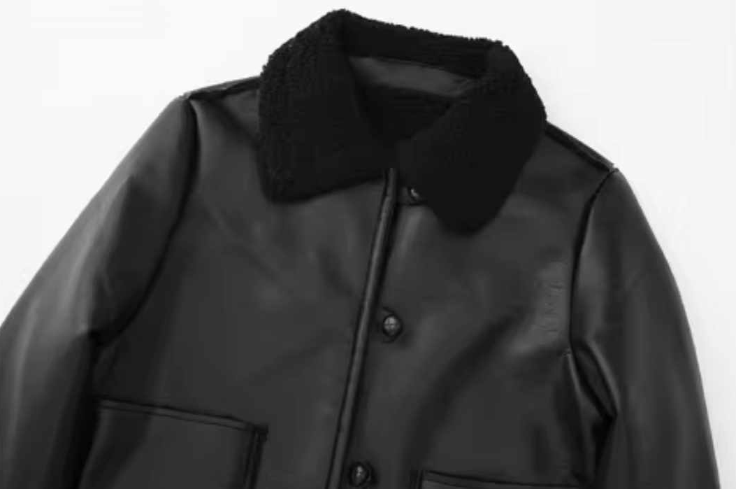 Damska krótka czarna kurtka ocieplana kożuszkiem - obrazek 3