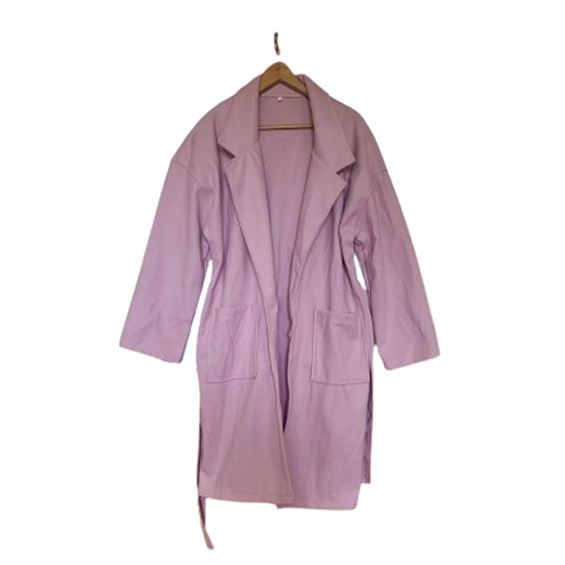 Różowy płaszcz damski wiązany - obrazek 2