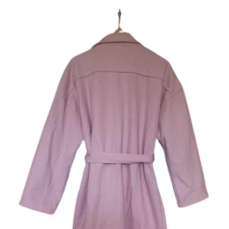 Różowy płaszcz damski wiązany - obrazek 3