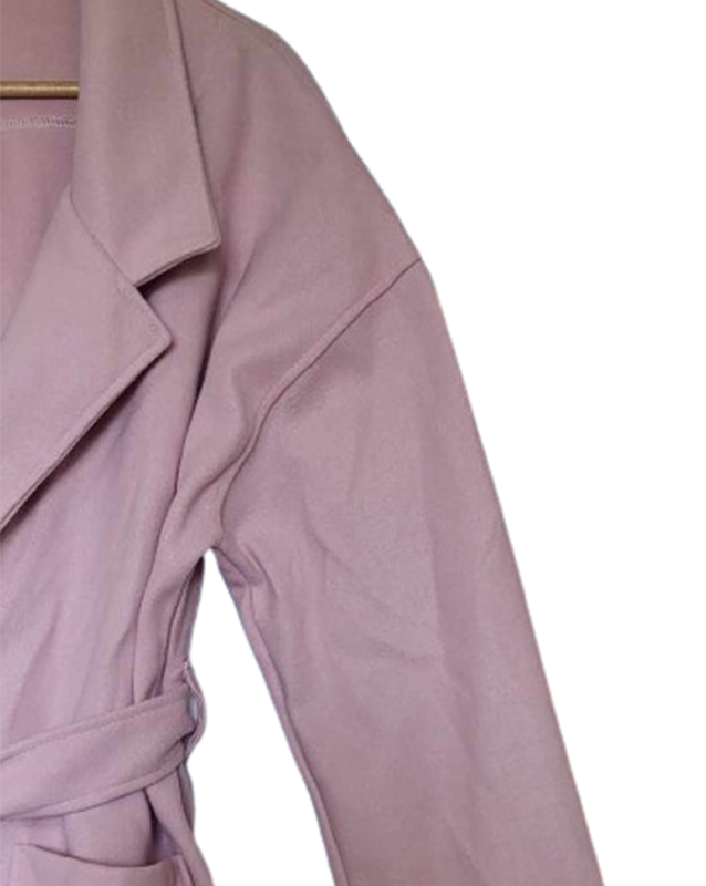 Różowy płaszcz damski wiązany - obrazek 4