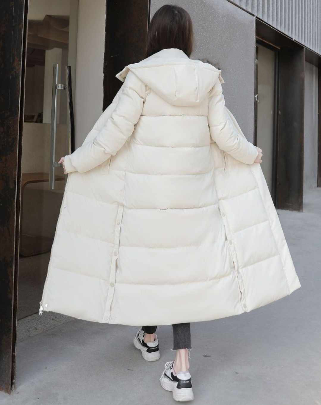 Puchowy długi płaszcz z kapturem rozmiar S - obrazek 2