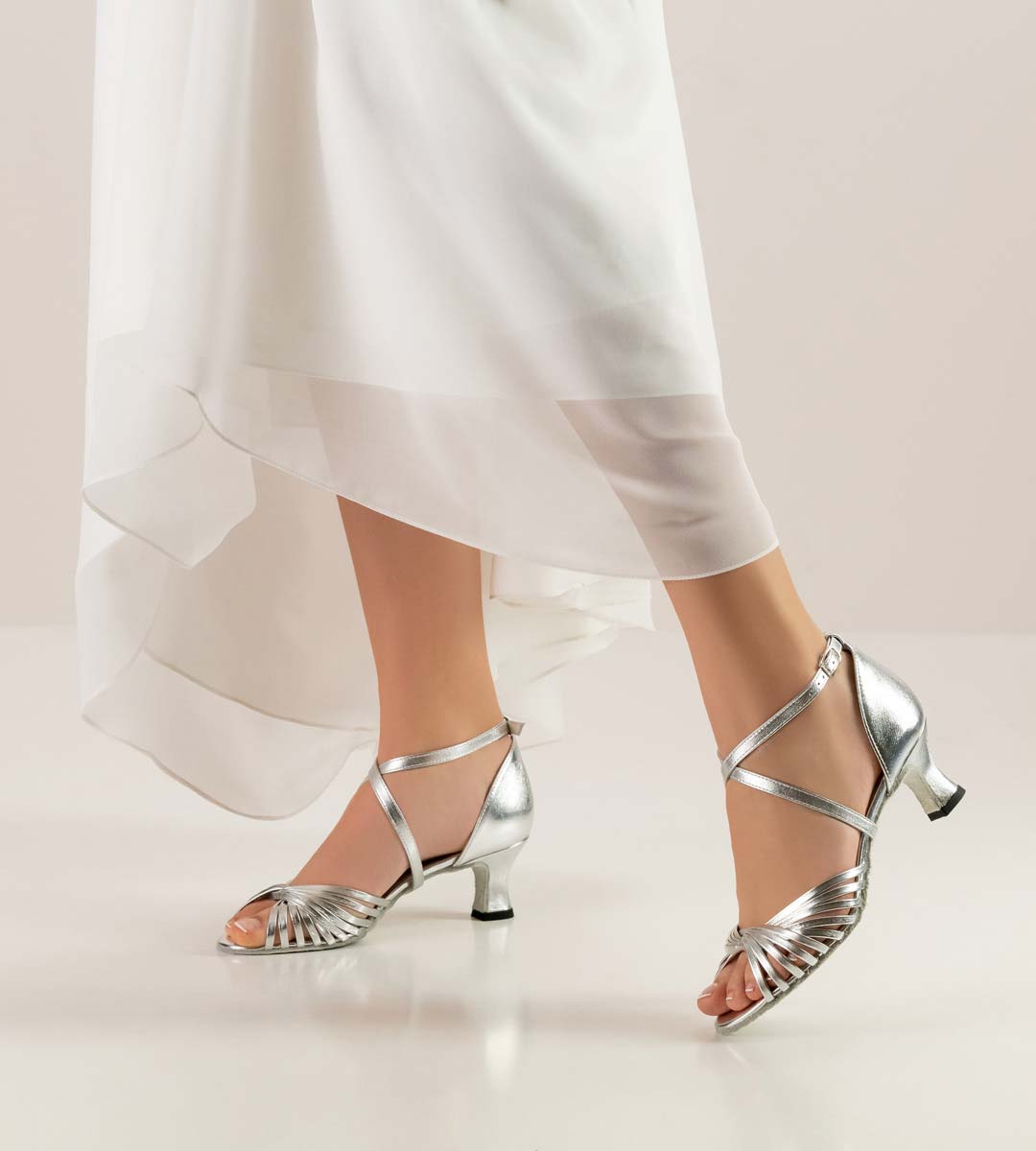 Damskie srebrne buty do tańca - obrazek 5