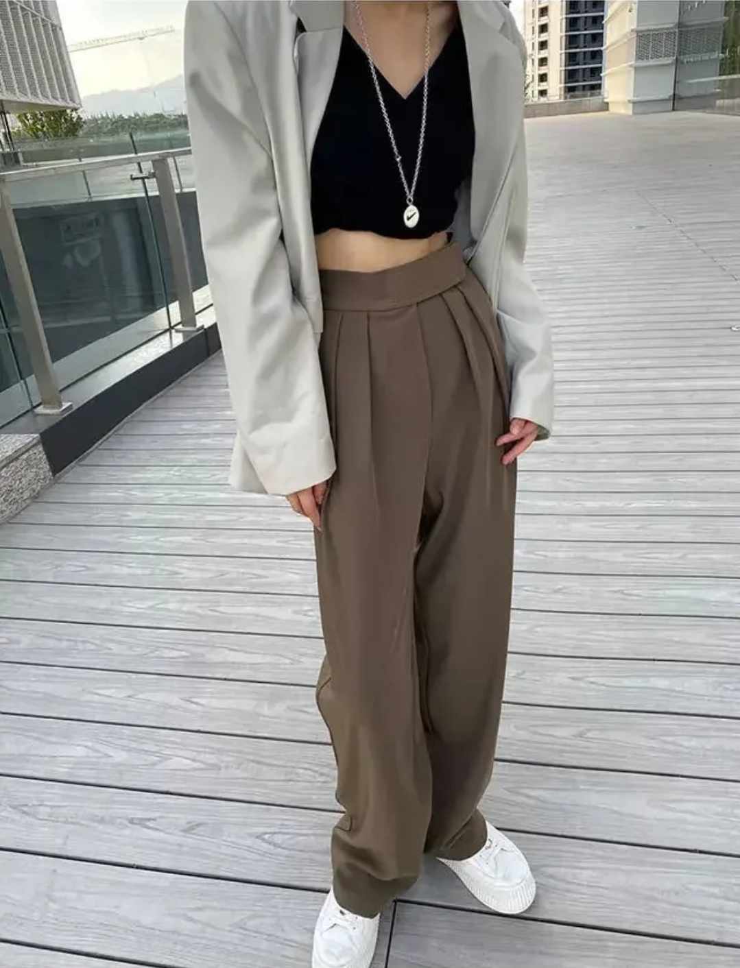 Damskie luźne spodnie brązowe rozmiar M - obrazek 4