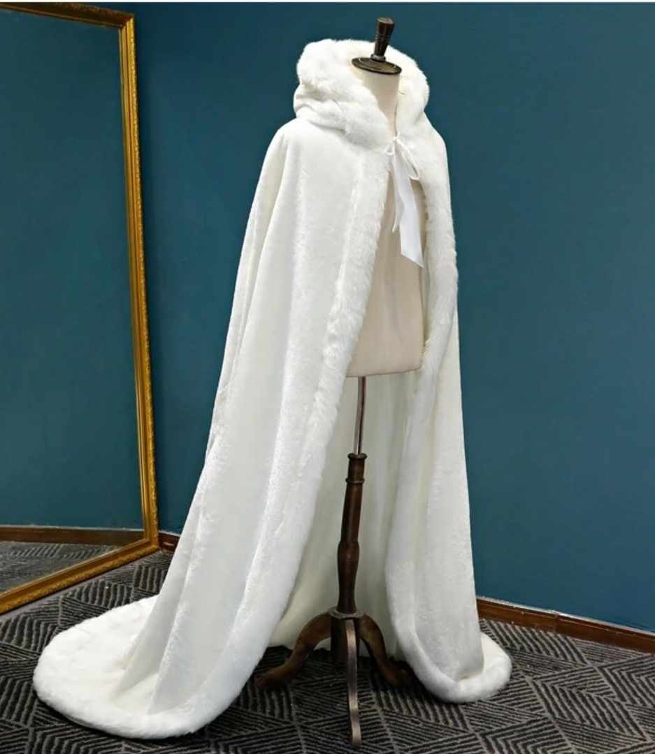 Peleryna pluszowa z futerkiem biała długa z kapturem - obrazek 6