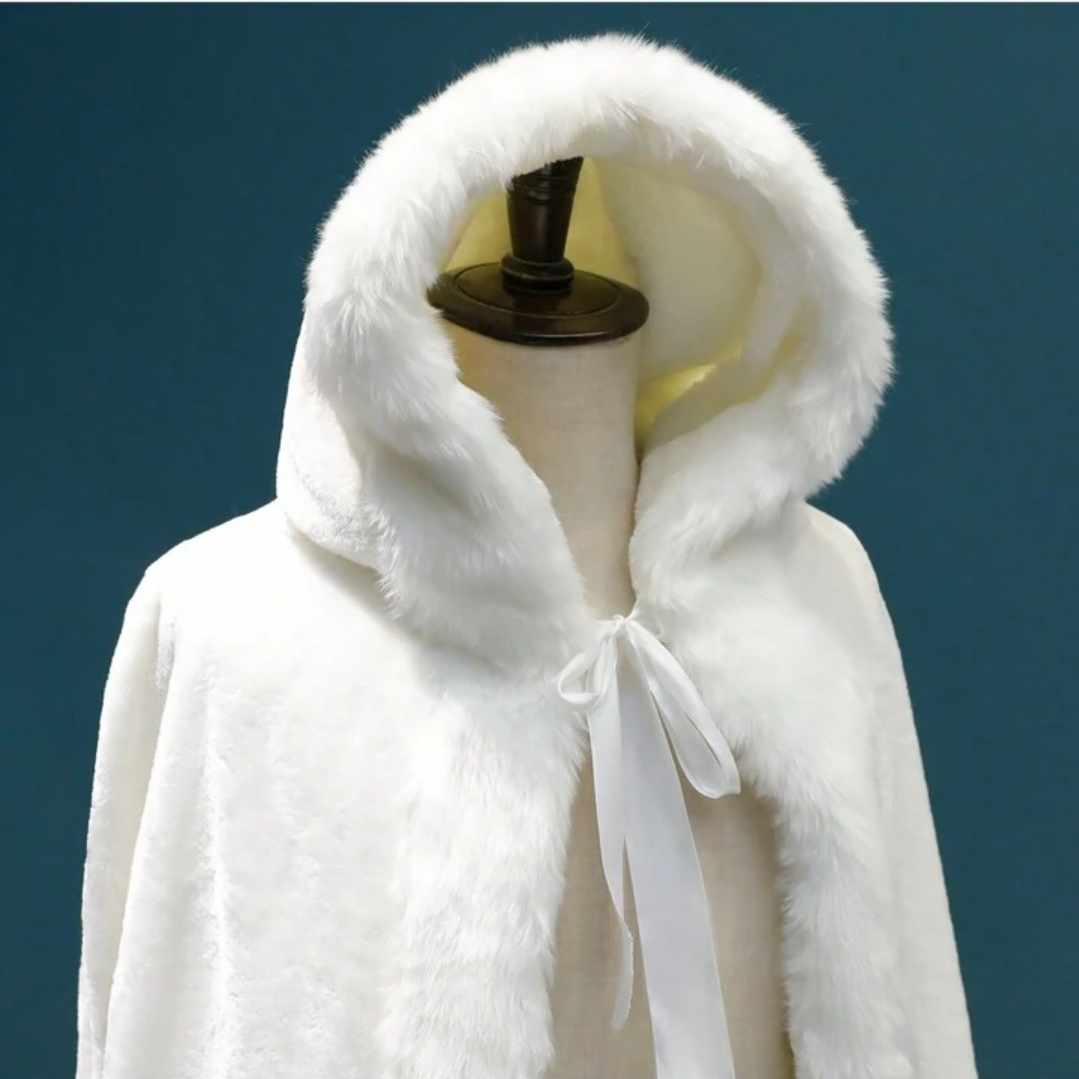 Peleryna pluszowa z futerkiem biała długa z kapturem - obrazek 4