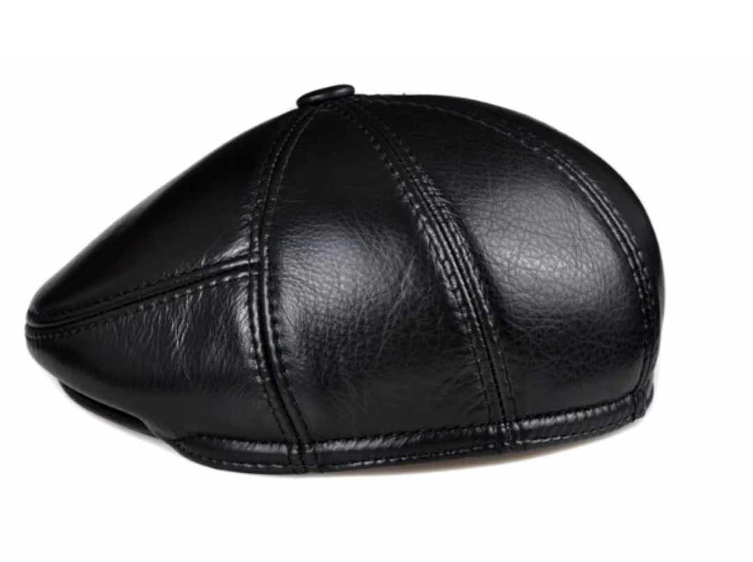 Ocieplana czapka z daszkiem czarna z nausznikami - obrazek 6