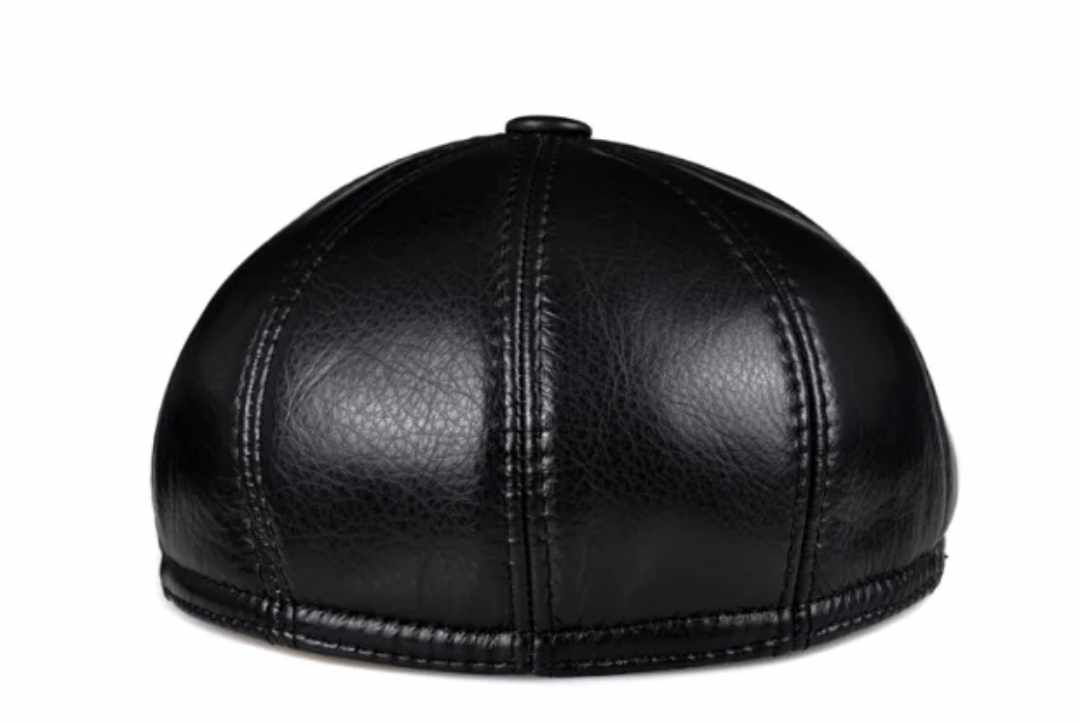 Ocieplana czapka z daszkiem czarna z nausznikami - obrazek 7