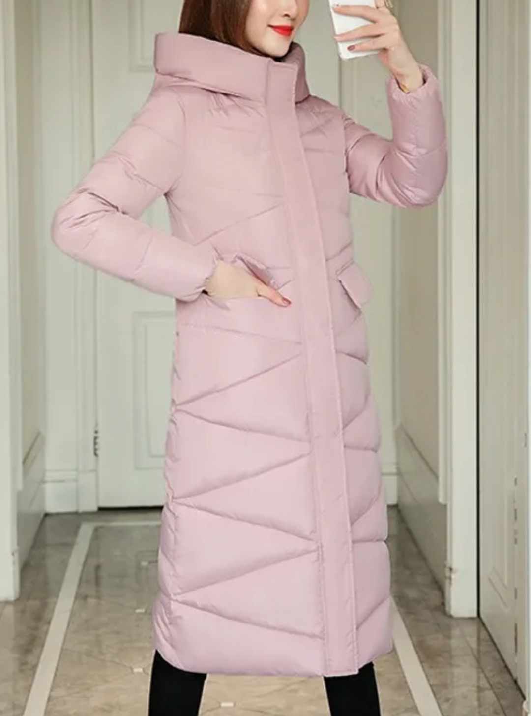 Puchowy płaszcz różowy z kapturem - obrazek 2