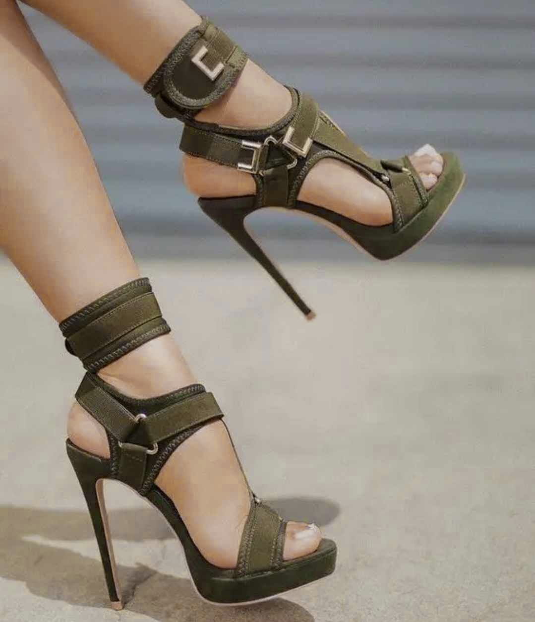 Damskie wysokie sandały na szpilce khaki r.37 - obrazek 3