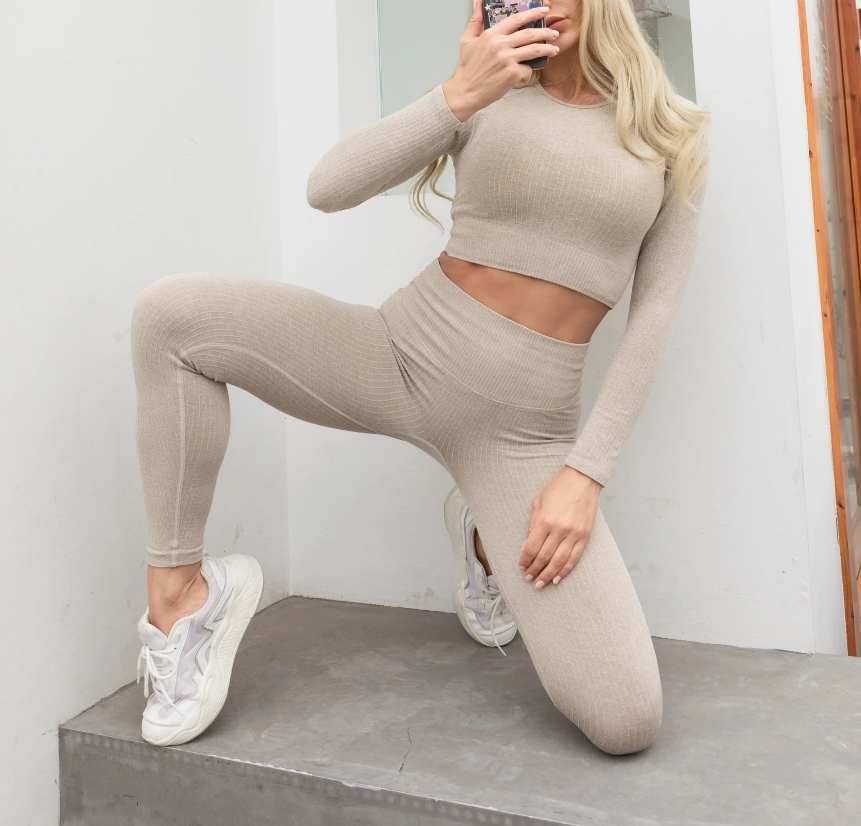 Beżowy 2-częściowy komplet sportowy rozmiar M - obrazek 2